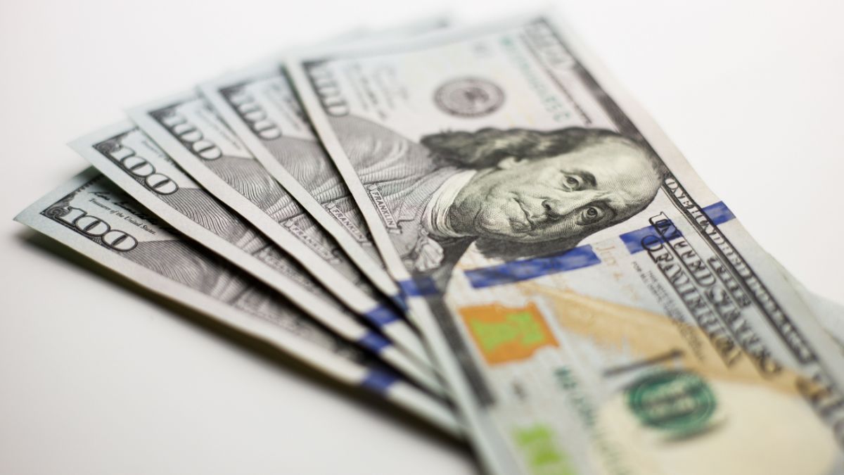 Готівковий курс долара за місяць зріс на 1,8% / Фото: 