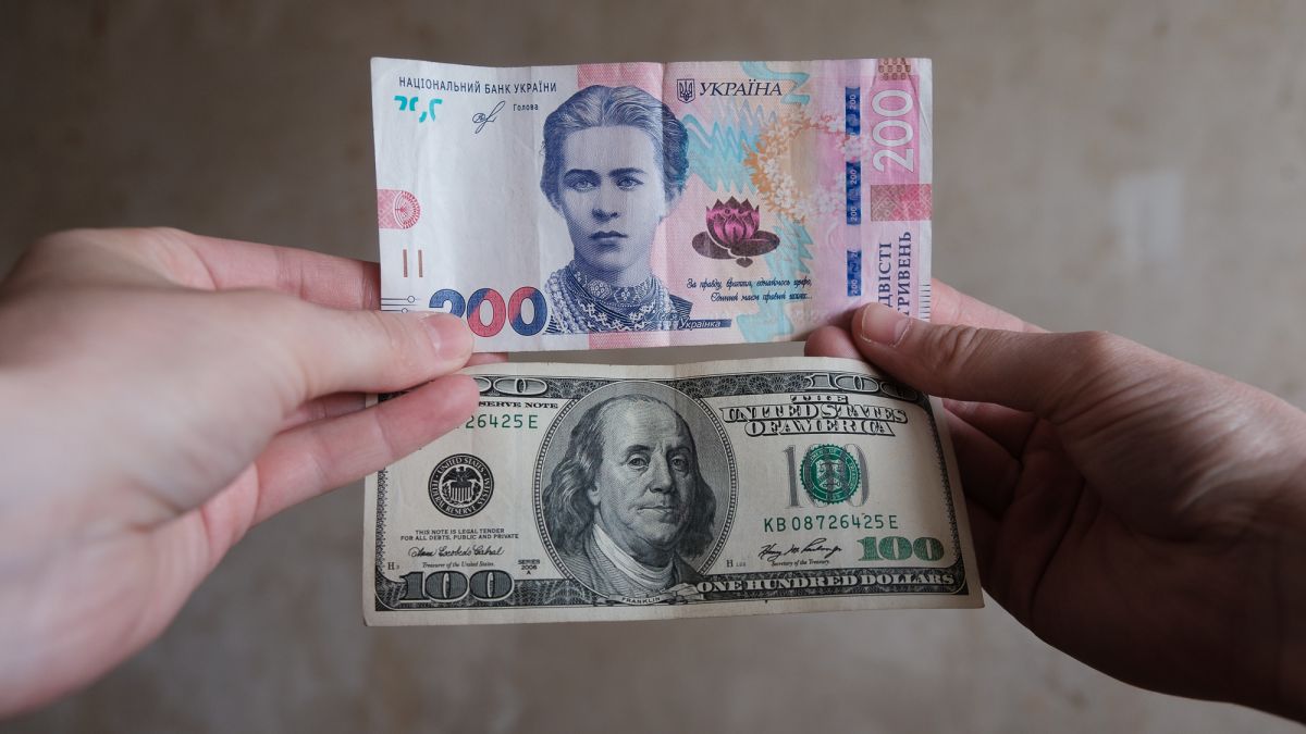 Чи чекати пришвидшення девальвації до кінця року / Фото: РБК-Україна