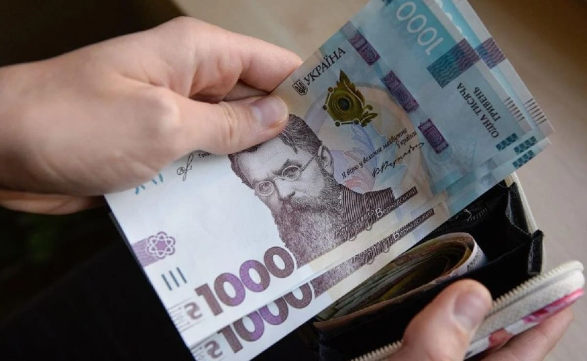 Українцям розказали, кому доведеться повернути 