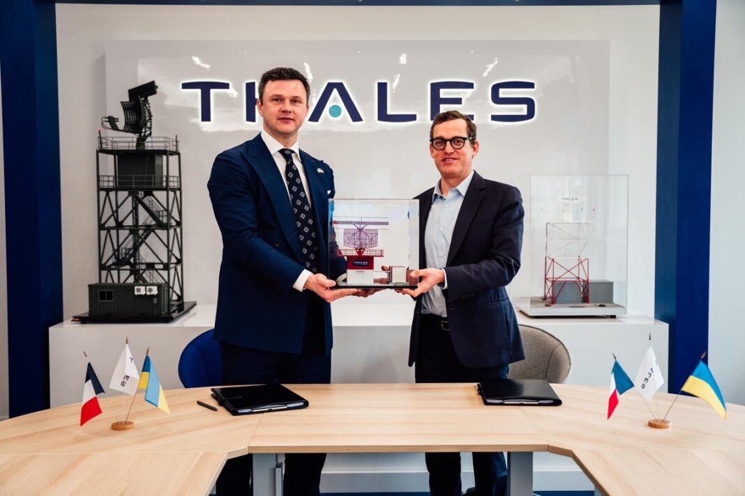 Украерорух підписав угоду з французькою компанією Thales / Facebook Украерорух/UkSATSE