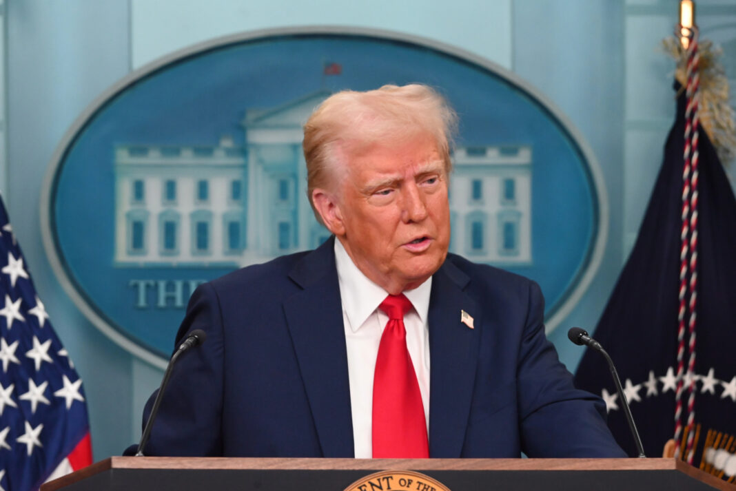 Трамп запроваджує 25% мито на імпортні автомобілі: ринки відреагували падінням / Фото: Depositphotos