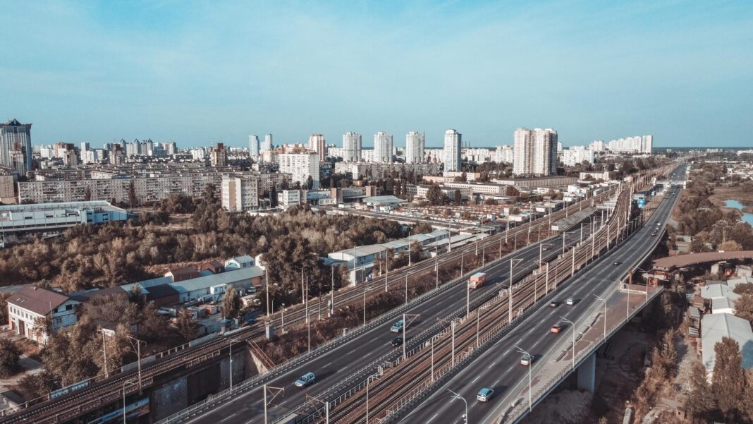 У лютому у Києві зріс щоденний автотрафік / Фото: Freepik