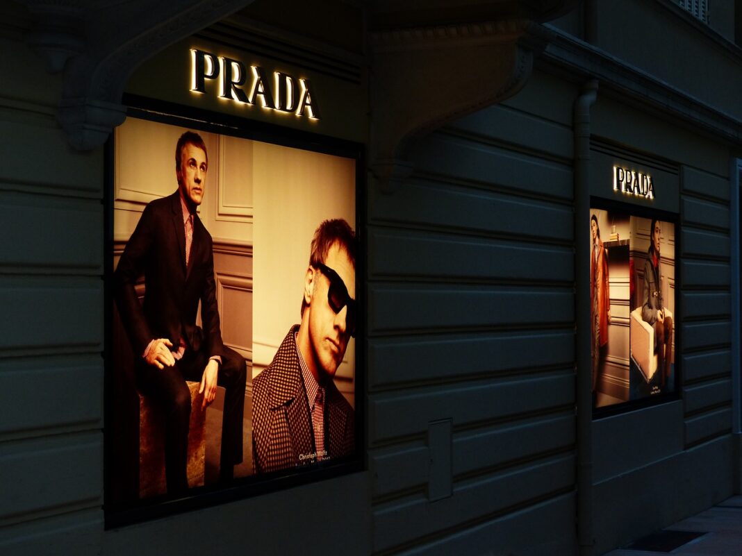 Prada купує Versace за 1,38 млрд доларів: причини найбільшого поглинання в історії компанії / Фото: Pixabay