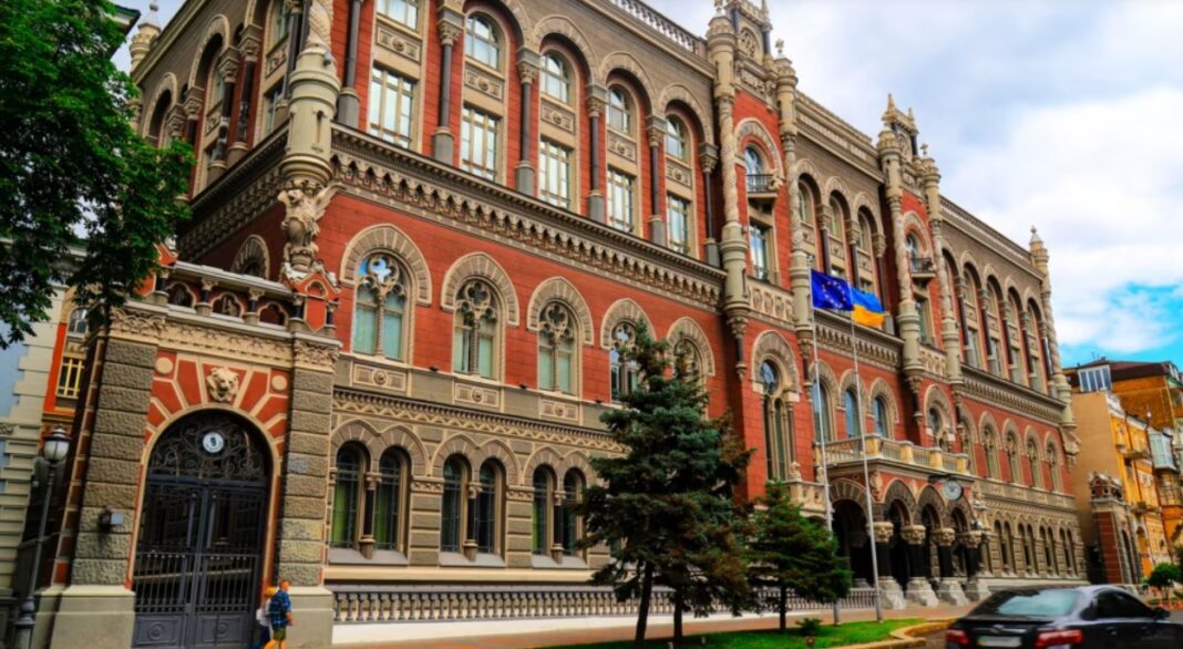 НБУ оштрафував МІБ на 20,5 млн гривень / Фото: Shutterstock