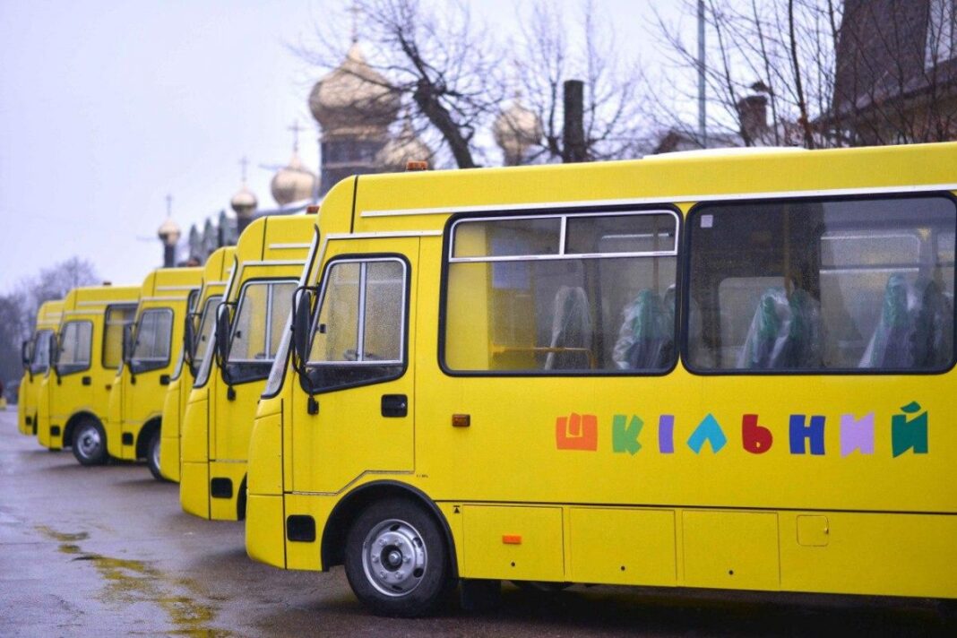 Уряд закуповує 600 шкільних автобусів