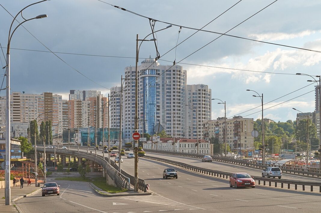 Асфальт вартістю у 7 мільярдів грн за рік: як Київ витрачає бюджет на дороги та плани на майбутнє / Фото: Pixabay