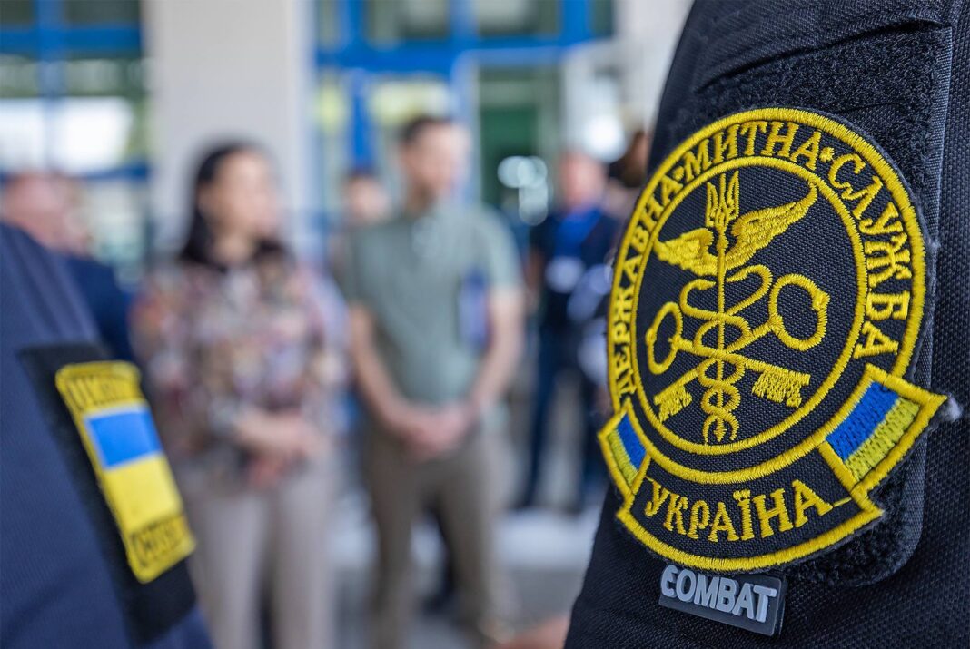 Митне оформлення у морських портах прискорять: Україна запускає цифрову інтеграцію митниці та портів / Фото: facebook UkraineCustoms