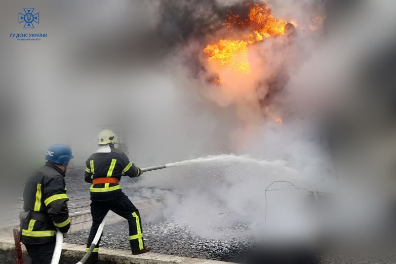 Пожежники ліквідовують наслідки російського обстрілу