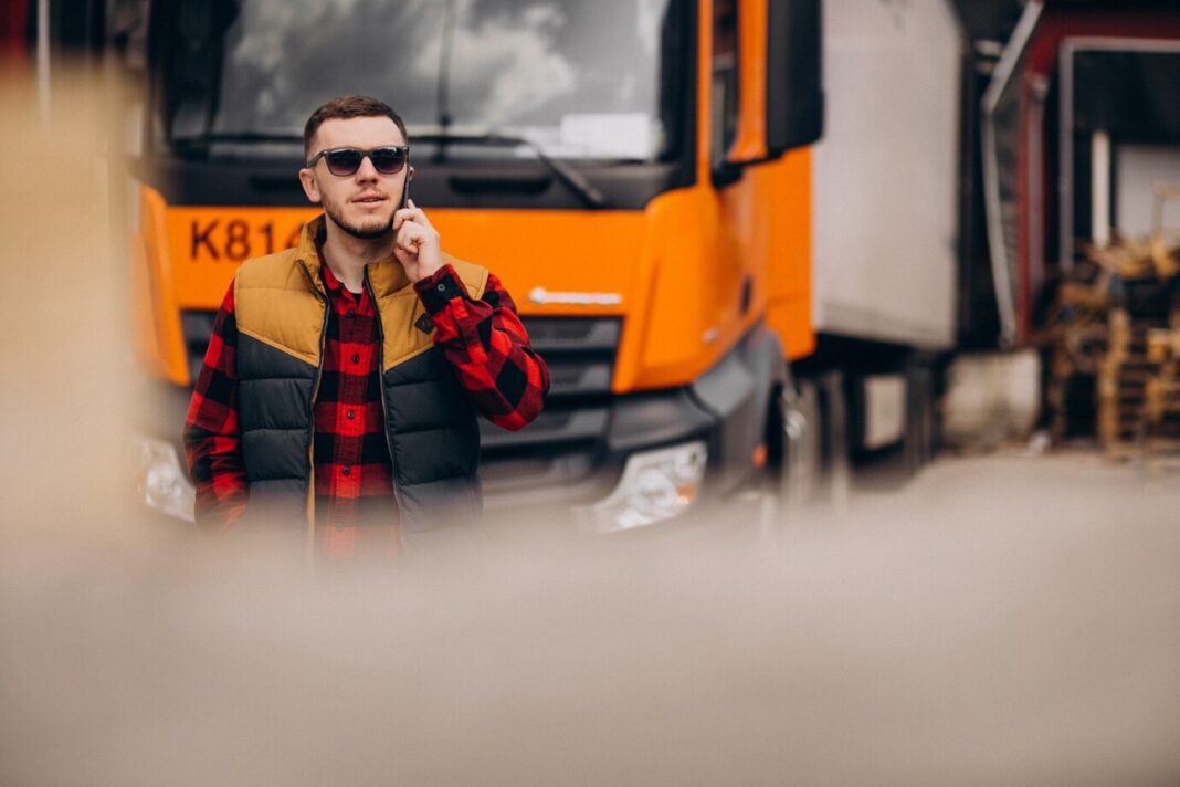 Понад 41 мільйон гривень штрафів сплатили власники перевантажених фур у першому кварталі 2025 року / Фото: freepik