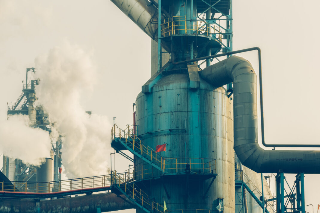 Ціни на нафту зростають другий тиждень поспіль, але ринок стримує 