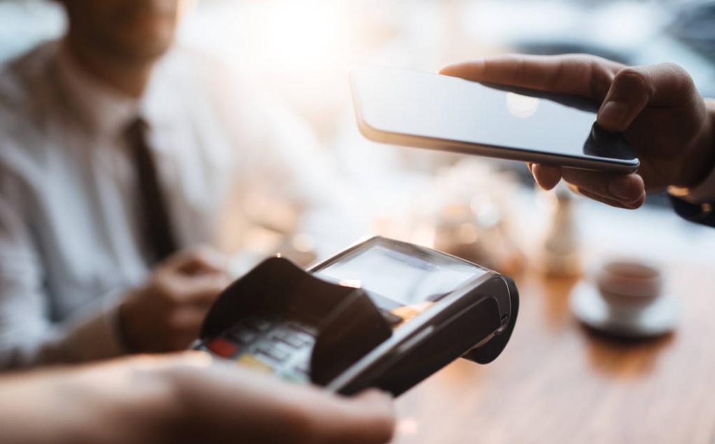 41% українців використовують цифрову картку у смартфоні без фізичного аналога