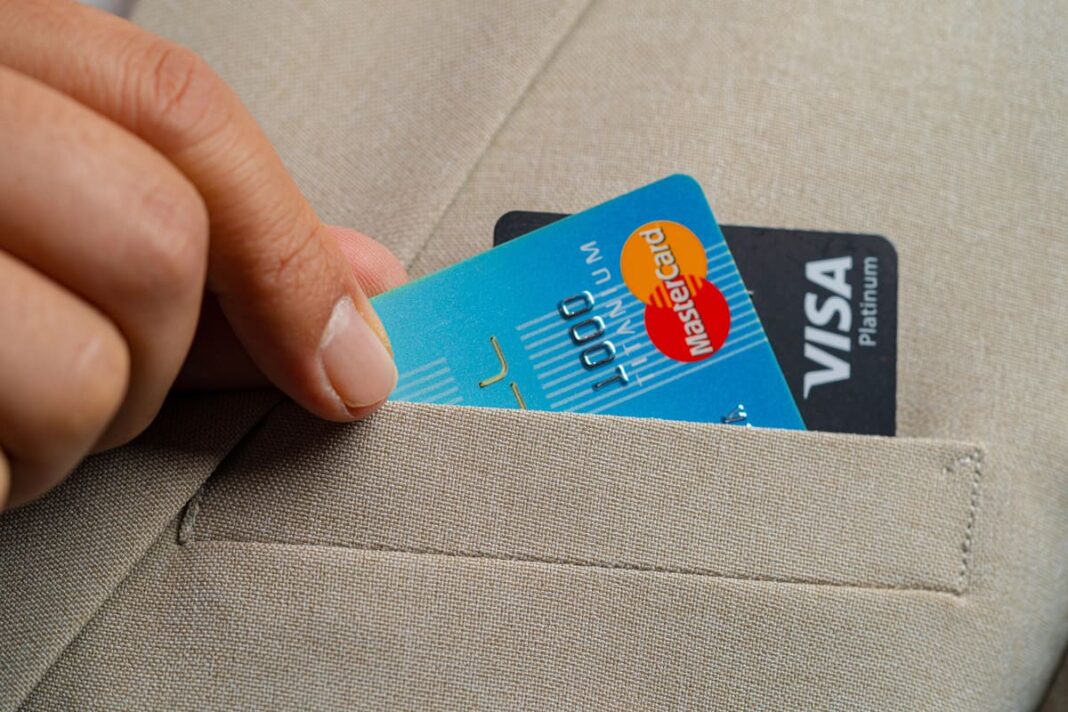 Visa та Mastercard / Фото: Depositphotos