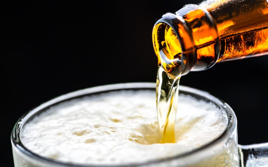 Пивний бренд Budweiser проводить акцію для футбольних фанатів