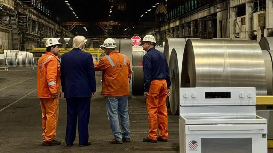 Трамп оголосив про подвоєння імпортних мит на сталь — до 50% (фото: Truth Social)