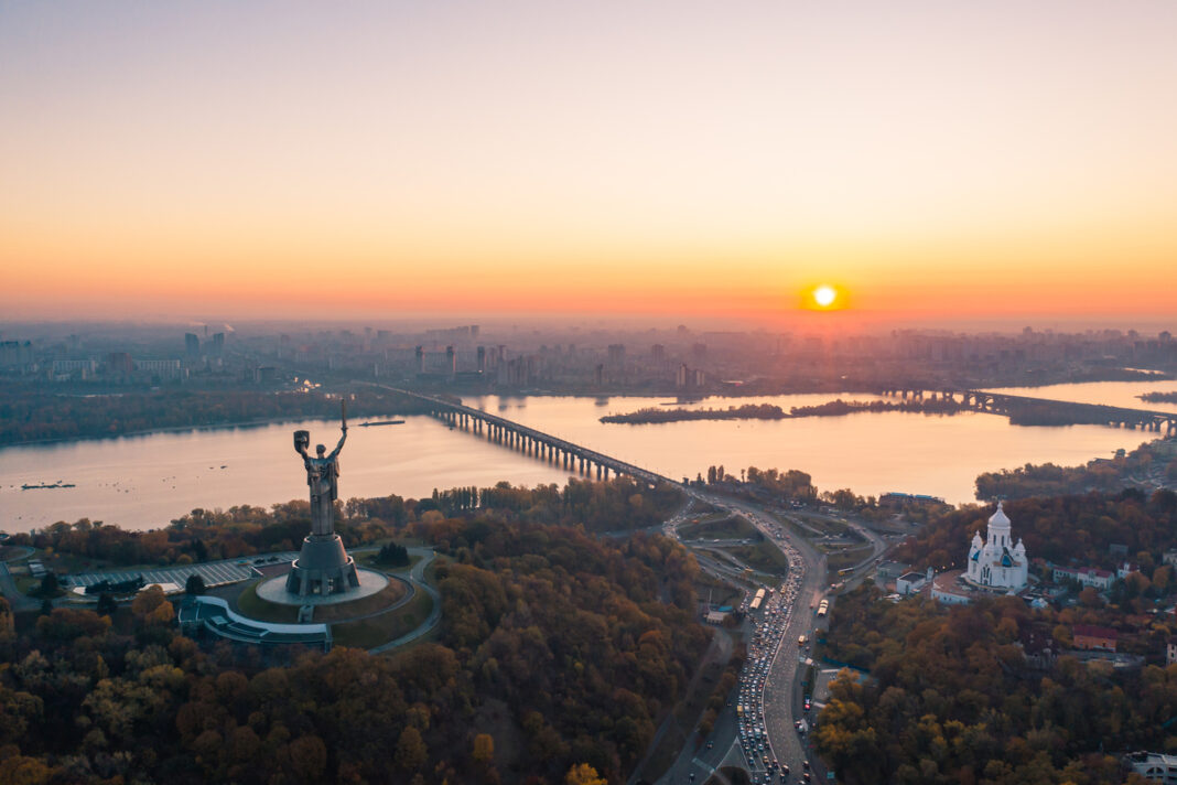 Песимізм щодо майбутнього серед українців зростає, - опитування КМІС / Фото: Freepik