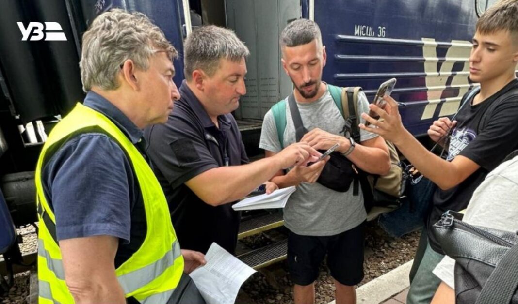 Укрзалізниця запровадила масштабні перевірки документів у подорожуючих