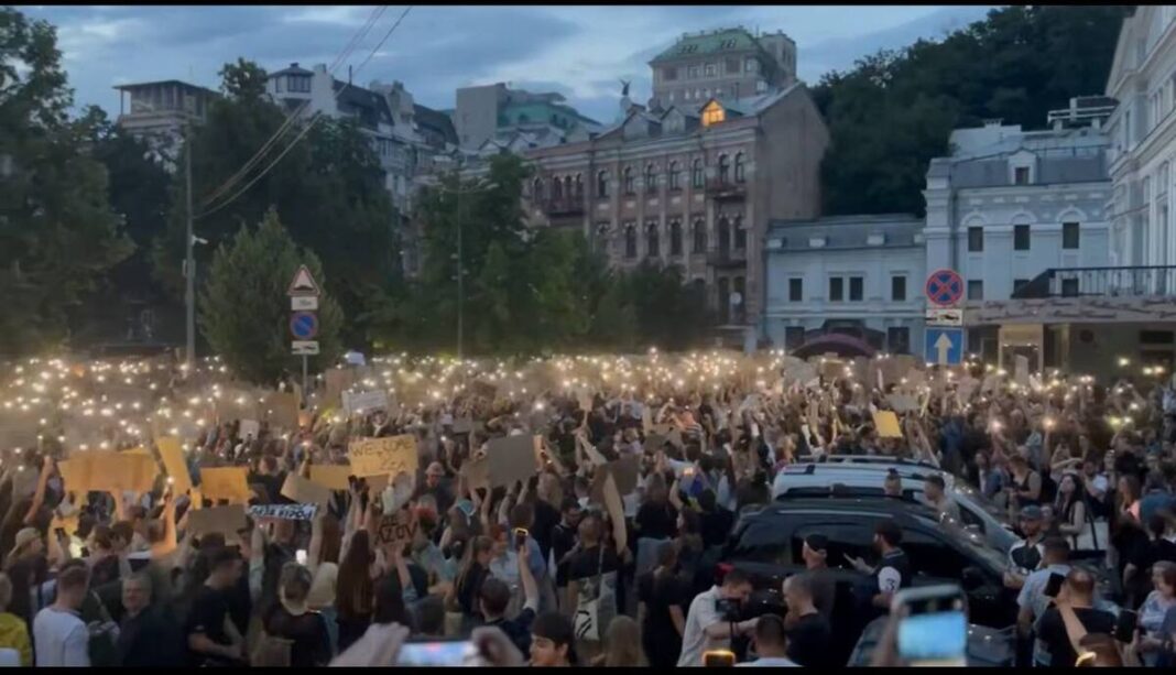 Зеленський підписав скандальний закон №12414: антикорупційні органи опиняються під контролем генпрокурора / Фото: t.me Залізний нардеп