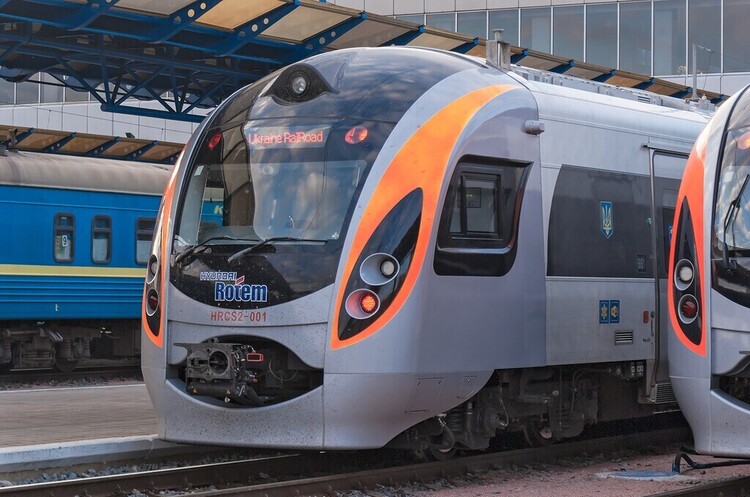 Південна Корея фінансує закупівлю поїздів для Укрзалізниці
