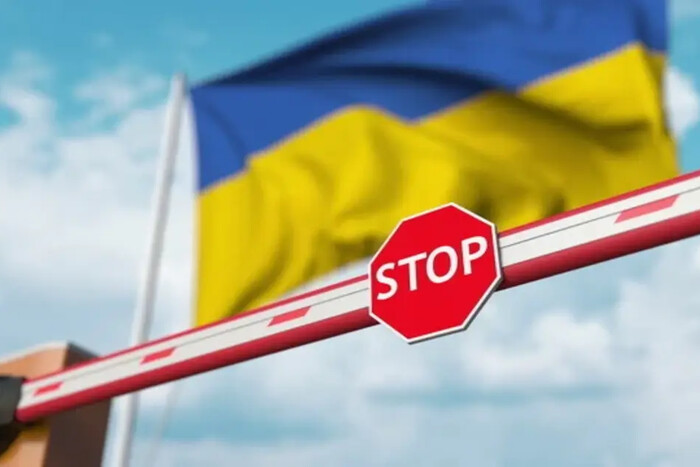 В Україні поступово можуть підвищити вікову межу чоловікам для виїзду за кордон