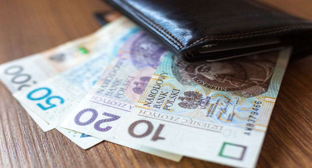 Українці в Польщі мають підтвердити право на соцвиплати