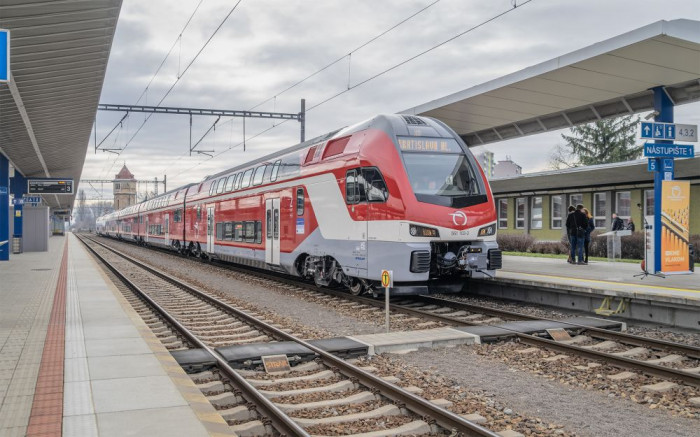 Україна почне купувати з 2026 року двоповерхові вагони