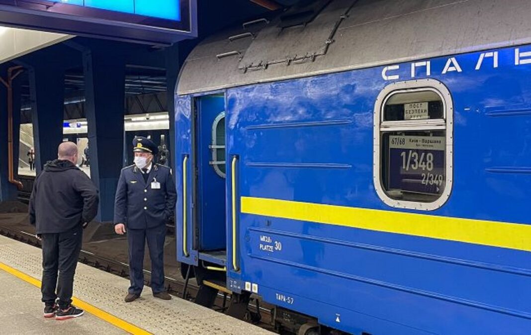 Укрзалізниця прискорила поїзди до Варшави (фото: twitter.com/AndyBTravels)