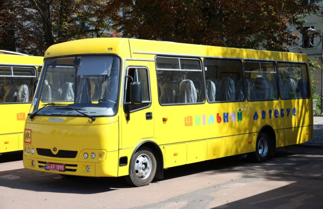 Шкільні автобуси (фото з відкритих джерел)