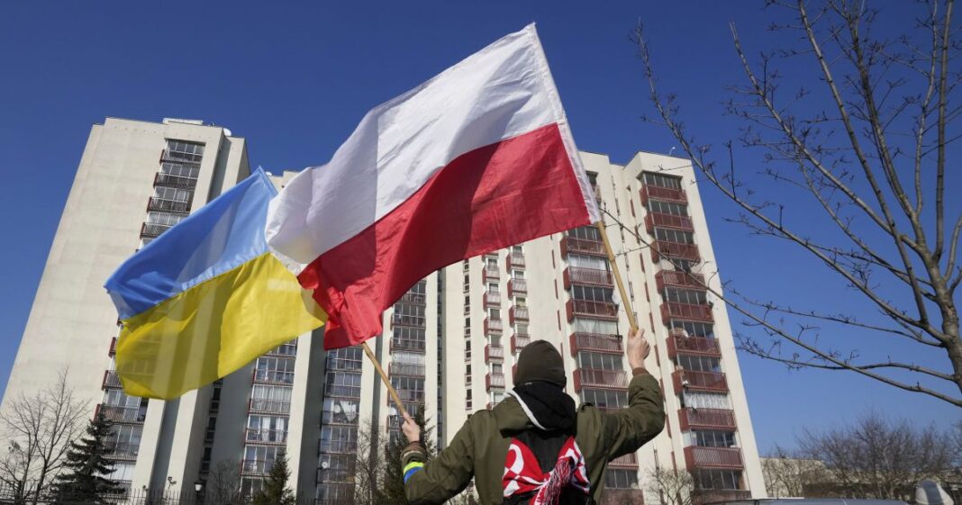 Польща змінює підхід до підтримки українських біженців