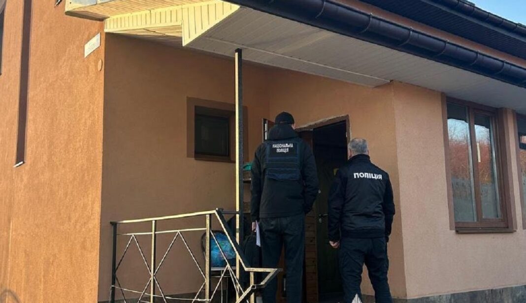Масштабні обшуки у лікарня (фото: Нацполіція)
