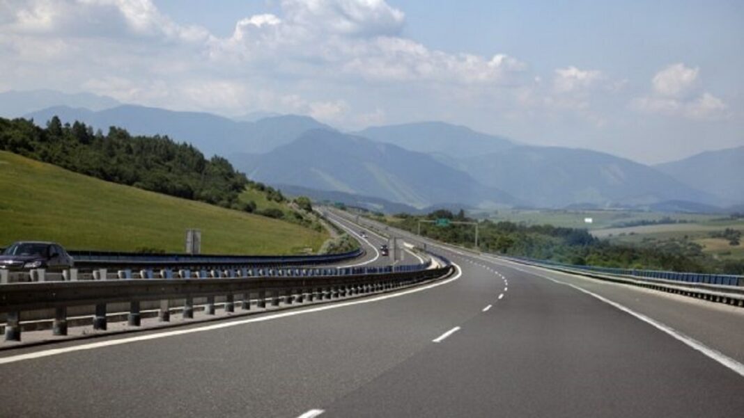 В Україні відремонтують дороги (фото з відкритих джерел)