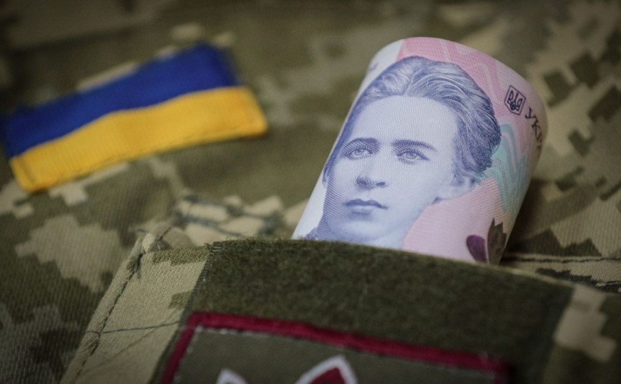 В Україні зростають надходження до бюджету від військового збору