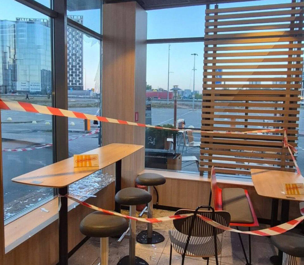 Пошкоджений McDonald's
