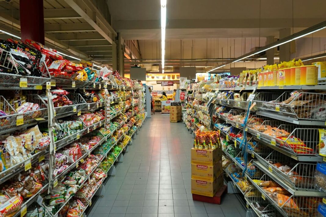 Продукти в супермаркеті